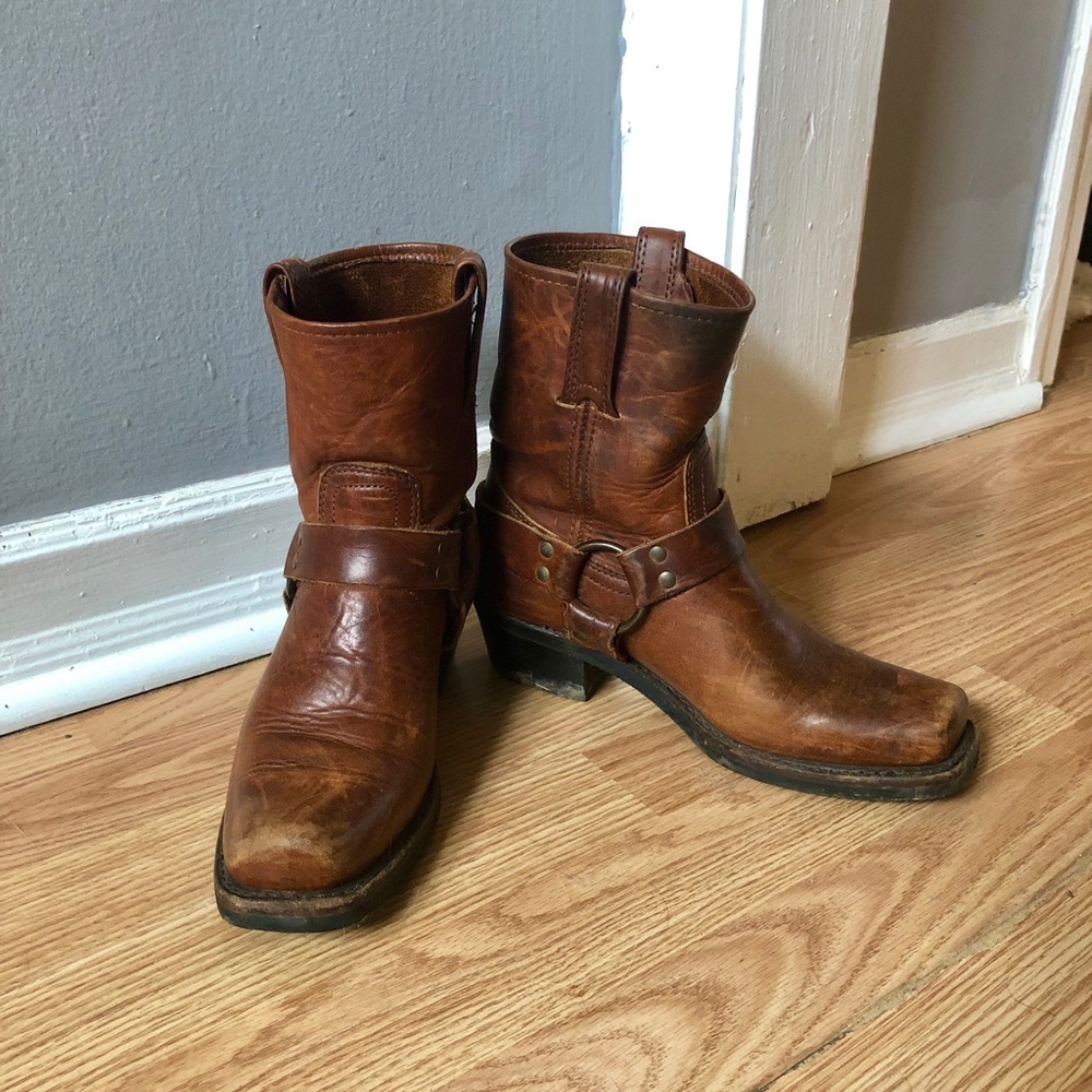 Frye Harness 8R Boots in Cognac, Size 7